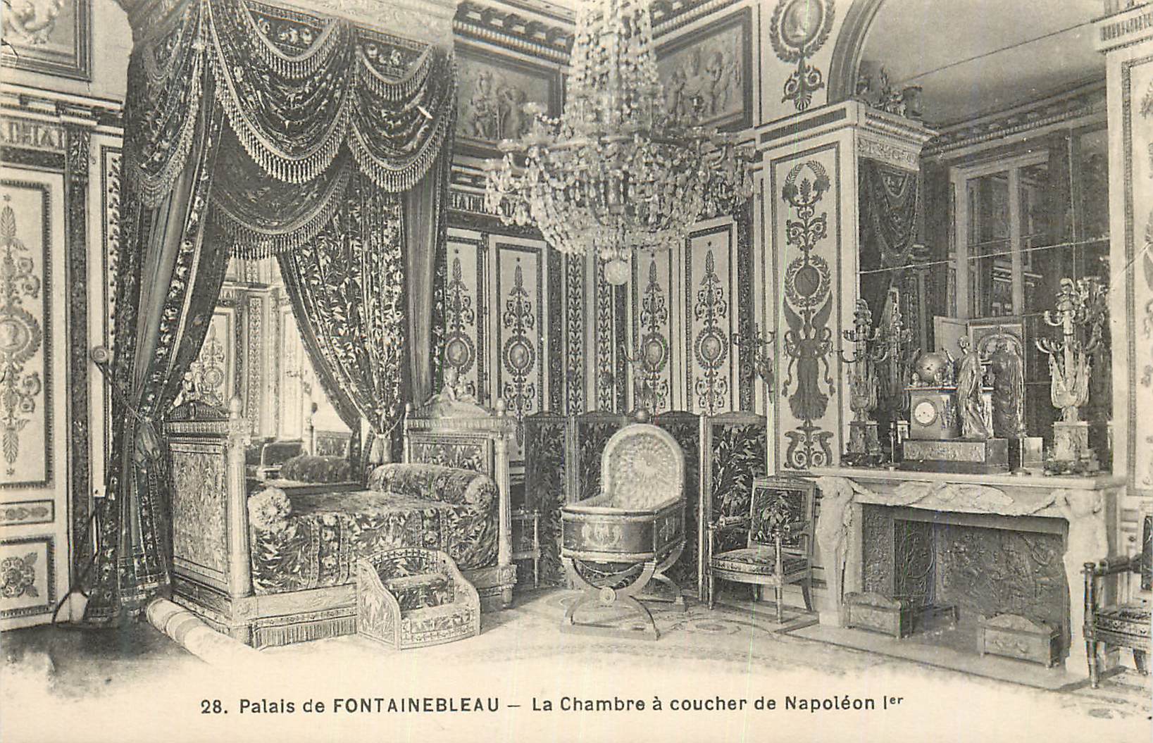 Palais de FONTAINEBLEAU — La Chambre à coucher de Napoléon Ier — 28
